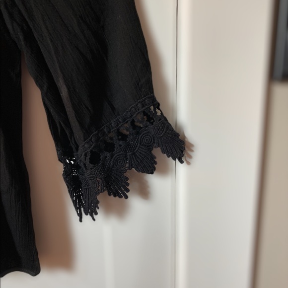 Cold shoulder blouse. - Picture 2 of 3